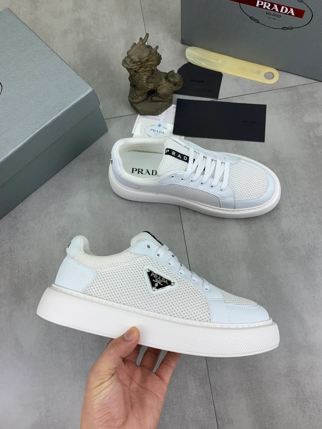 Men's shoes 💰P580💰 [New style] High version official website popular models are on the market, 🆘 Trendy brand (Prada) mainly promotes popular models, avant-garde and versatile fashion men's shoes private version mold opening, cowhide surface splicing 1:1.. Fashionable and simple, original imported cowhide lining cowhide feet; the atmosphere and personality are more fashionable, eye-catching and pursuing class. It will subvert the old idea and be a must-have for fashion trendsetters with you! Must keep it for yourself! Tall and comfortable, large and low, high-end quality workmanship. Size: 38-44 6️⃣colors available.